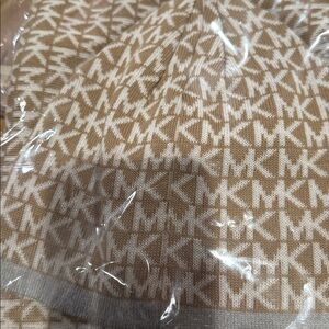 Michael Kors Womens Tan Scarf Hat Glove Gift Set Monogram